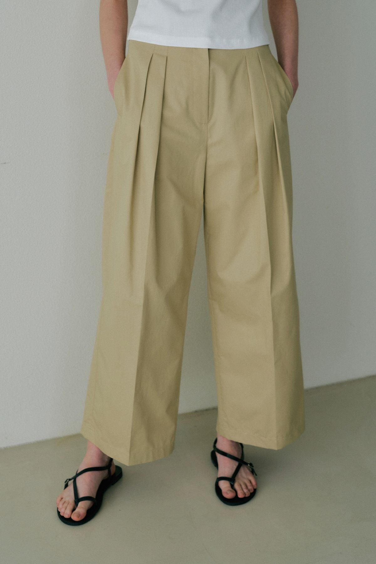 더페니(THE PENNY) TWO TUCK BANDDING SLACKS