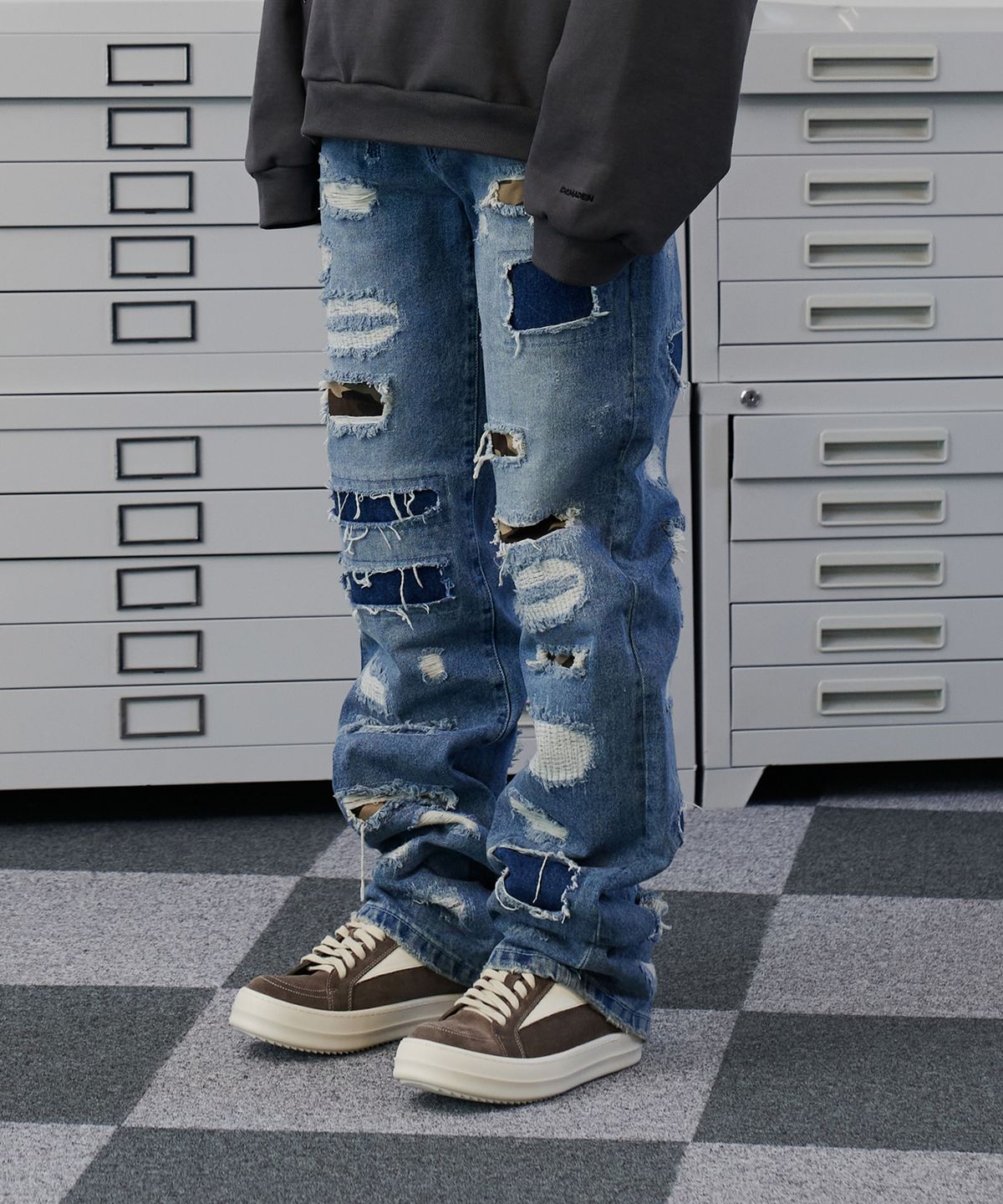 디메이든(DEMADEN) HOLIDAY-DESTROYED DENIM PANTS