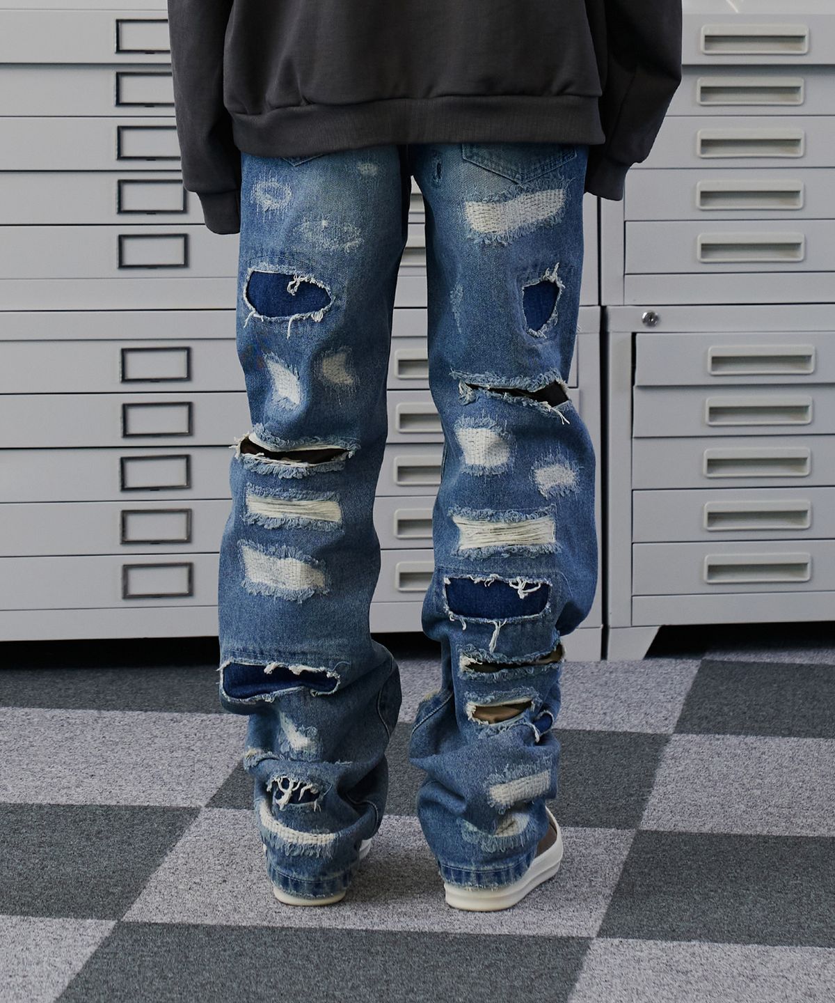 디메이든(DEMADEN) HOLIDAY-DESTROYED DENIM PANTS