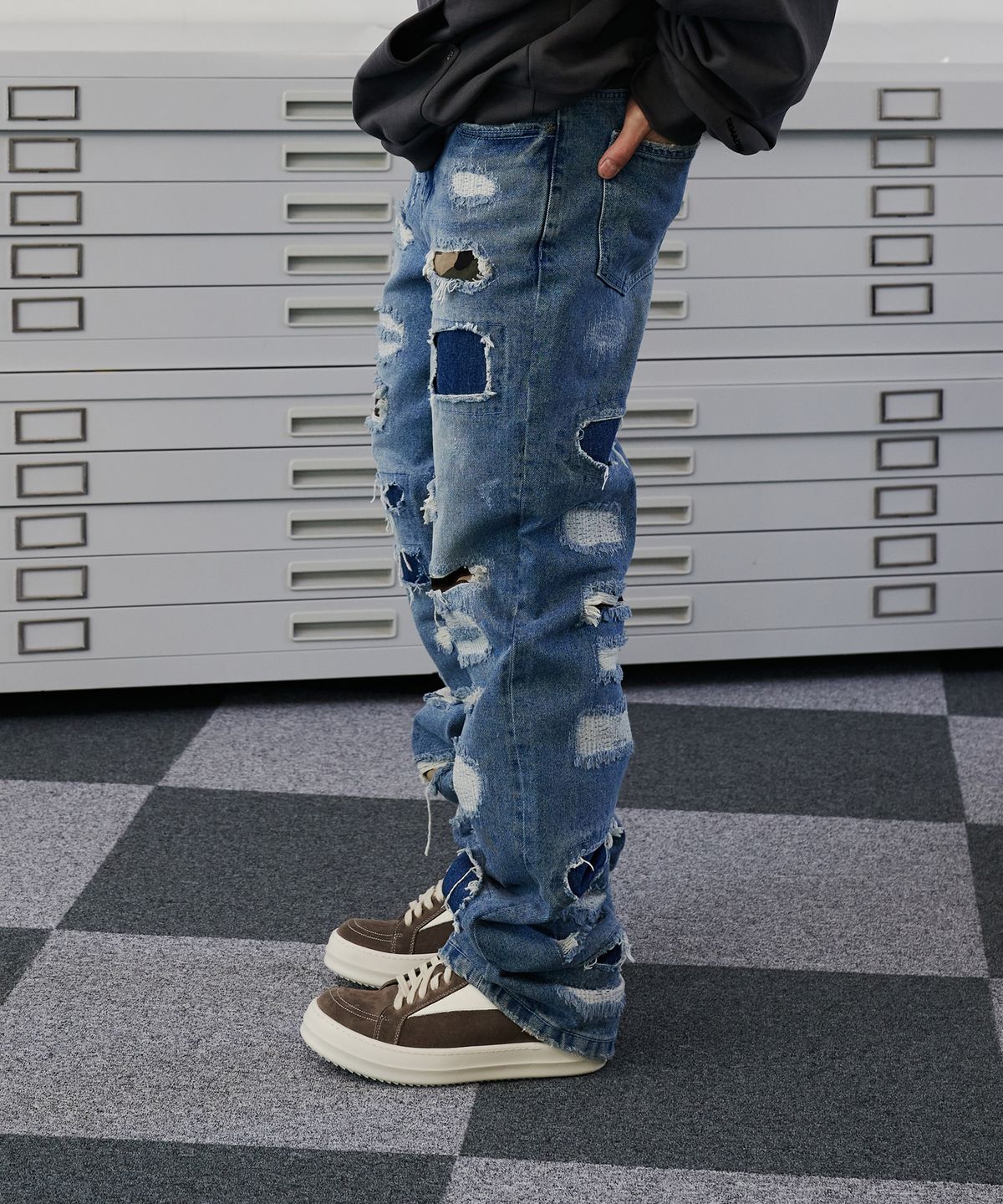 디메이든(DEMADEN) HOLIDAY-DESTROYED DENIM PANTS