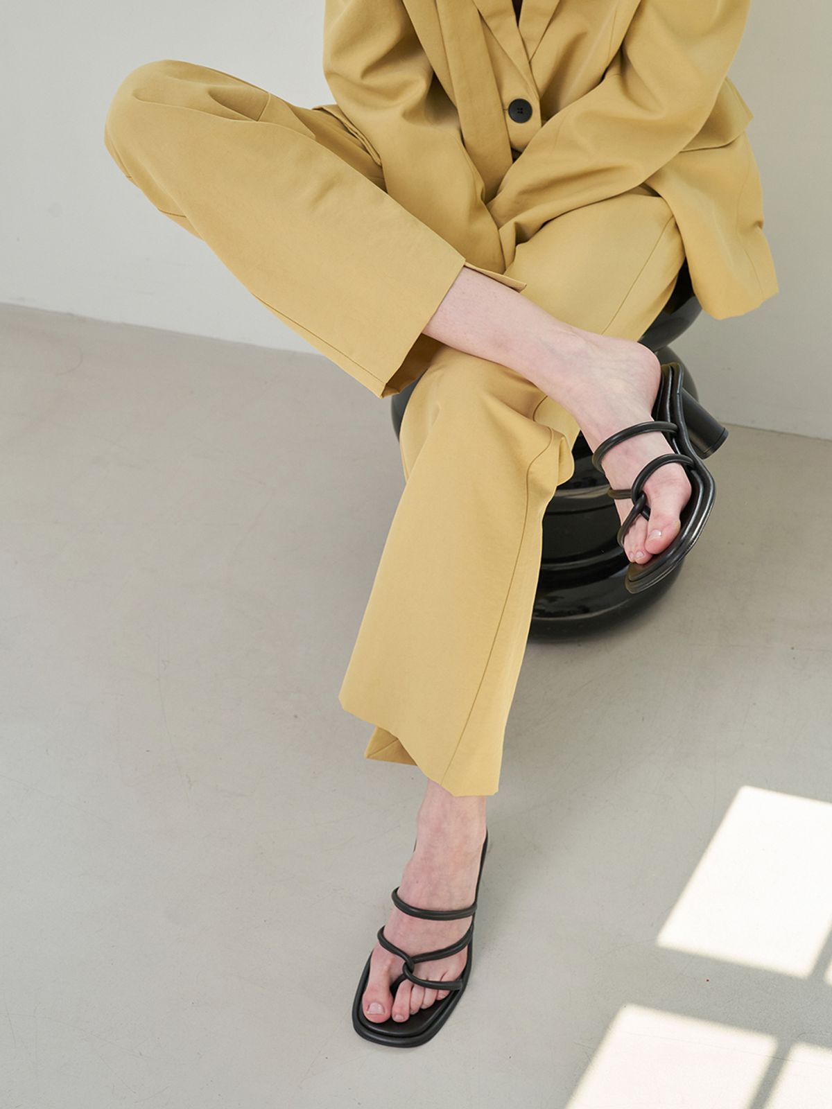 블랑수블랑(BLANC SUR BLANC) 마야샌들 블랙 7cm