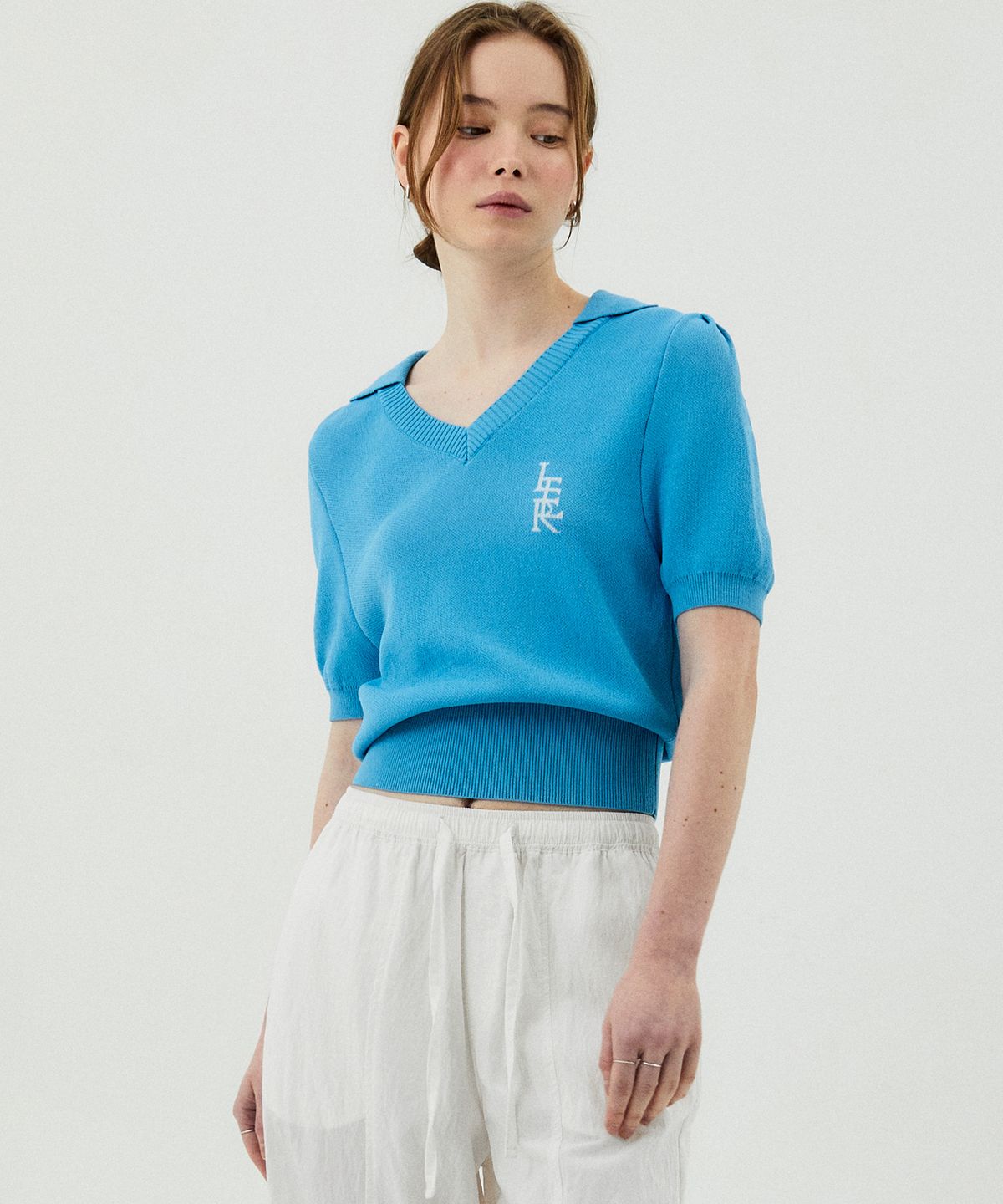 잇터(ITER) JACQUARD COLLAR V-NECK HALF KNIT_OCEN BLUE