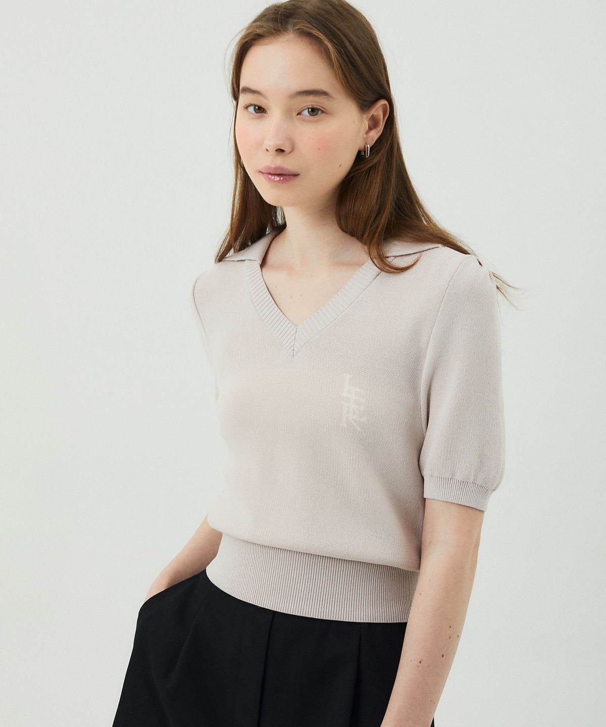 잇터(ITER) JACQUARD COLLAR V-NECK HALF KNIT_LIGHT GREY