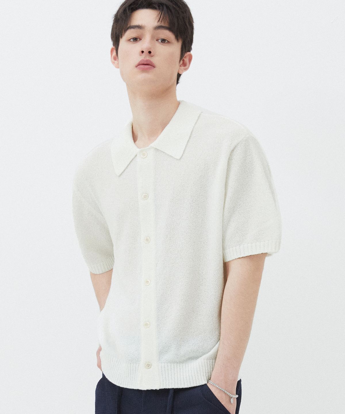 트릴리온(TRILLION) 워셔블 부클 카라 반팔 니트 (CREAM WHITE)