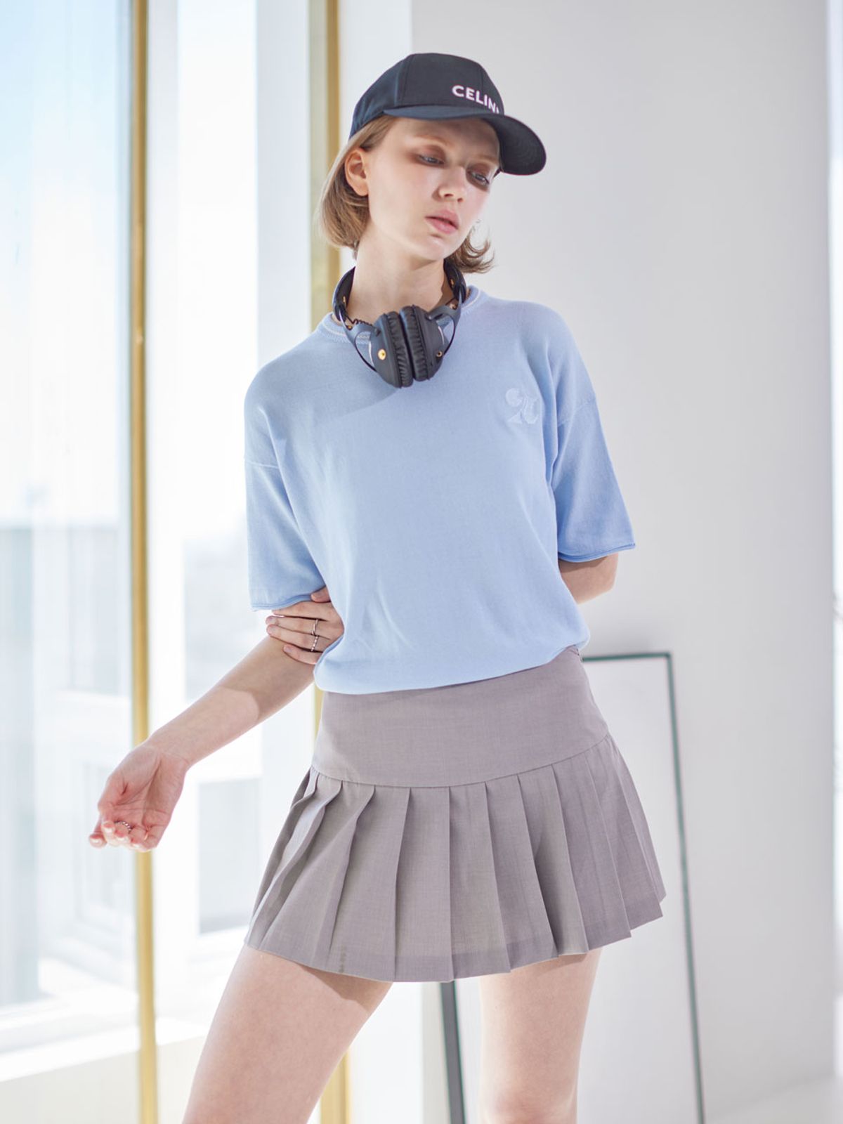 아이홀릭 캐시미어(AYIHOLIC CASHMERE) 세미오버 롤링업 라운드 니트