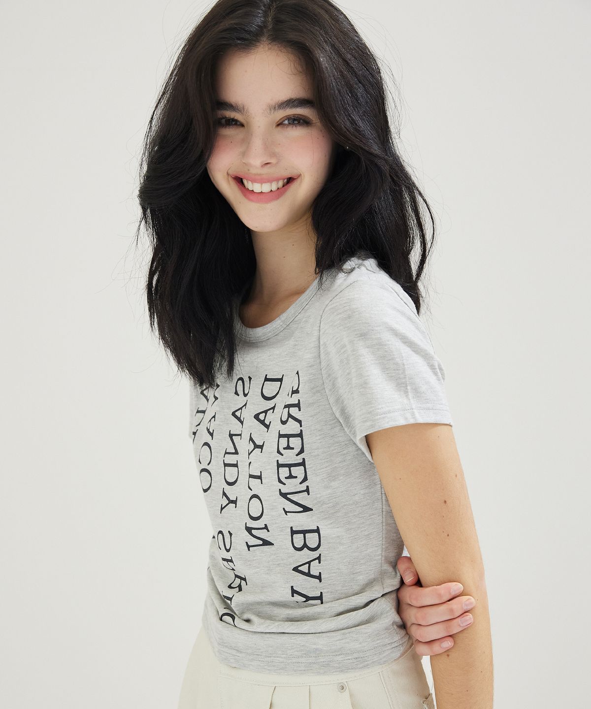 어썸스튜디오(AWESOME STUDIO) 레터링 반팔 슬림핏 티셔츠 멜란지그레이