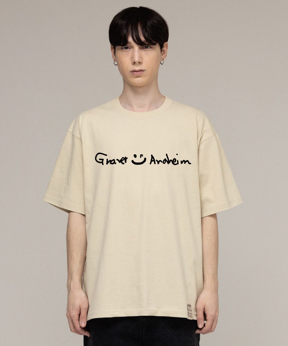 그레이버(GRAVER) [UNISEX]드로잉 로고 드로잉스마일 반팔티_샌드베이지