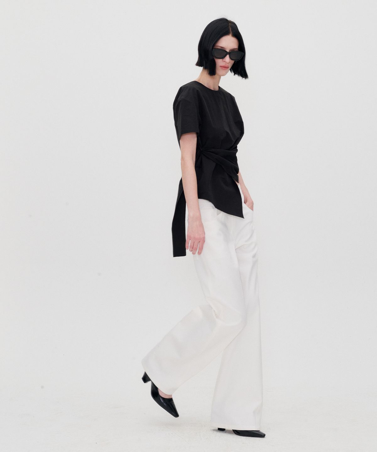 리이(RE RHEE) ASYMMETRIC HEM BLOUSE