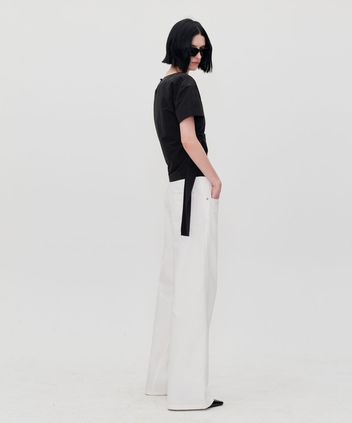 리이(RE RHEE) ASYMMETRIC HEM BLOUSE