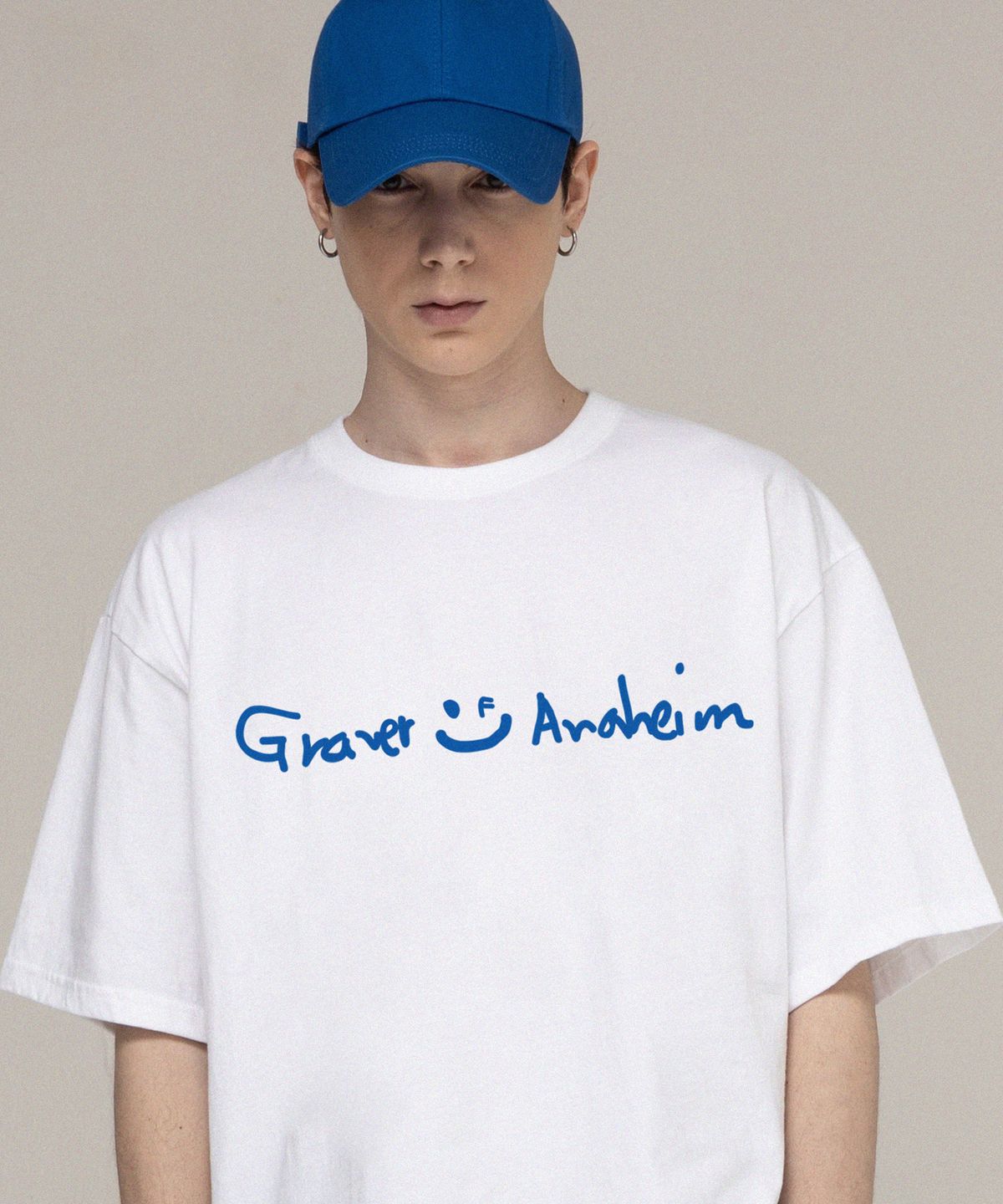 그레이버(GRAVER) [UNISEX]드로잉 로고 드로잉스마일 반팔티_화이트