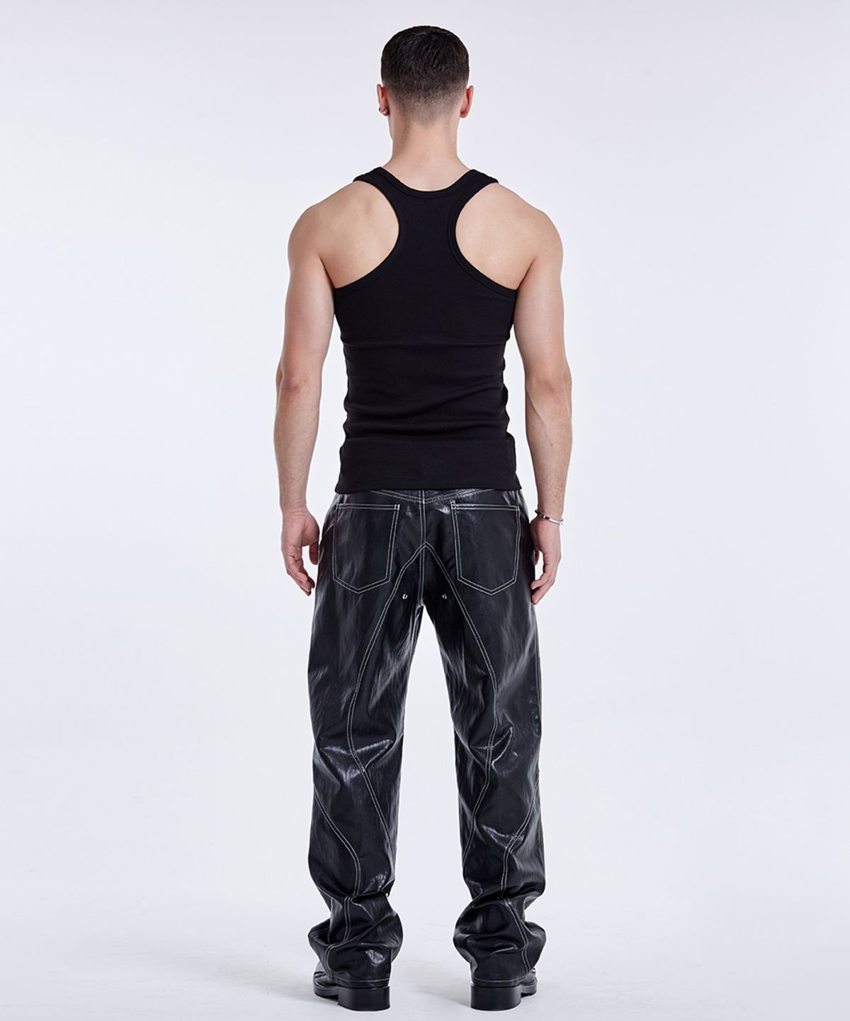 51퍼센트(51PERCENT) Basic curve sleeveless - Black