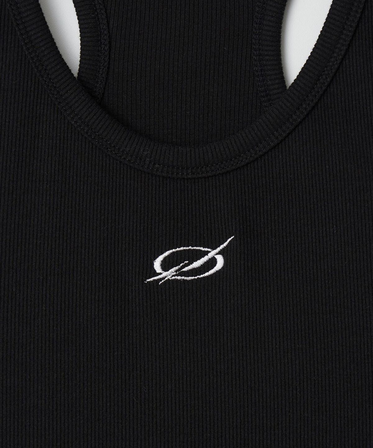 51퍼센트(51PERCENT) Basic curve sleeveless - Black