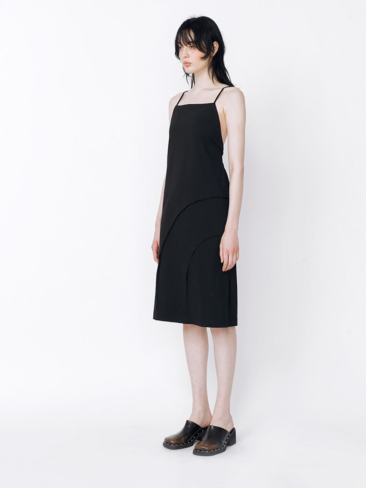 민더리(MEENDERI) BACKLESS STRAP DRESS - BLACK