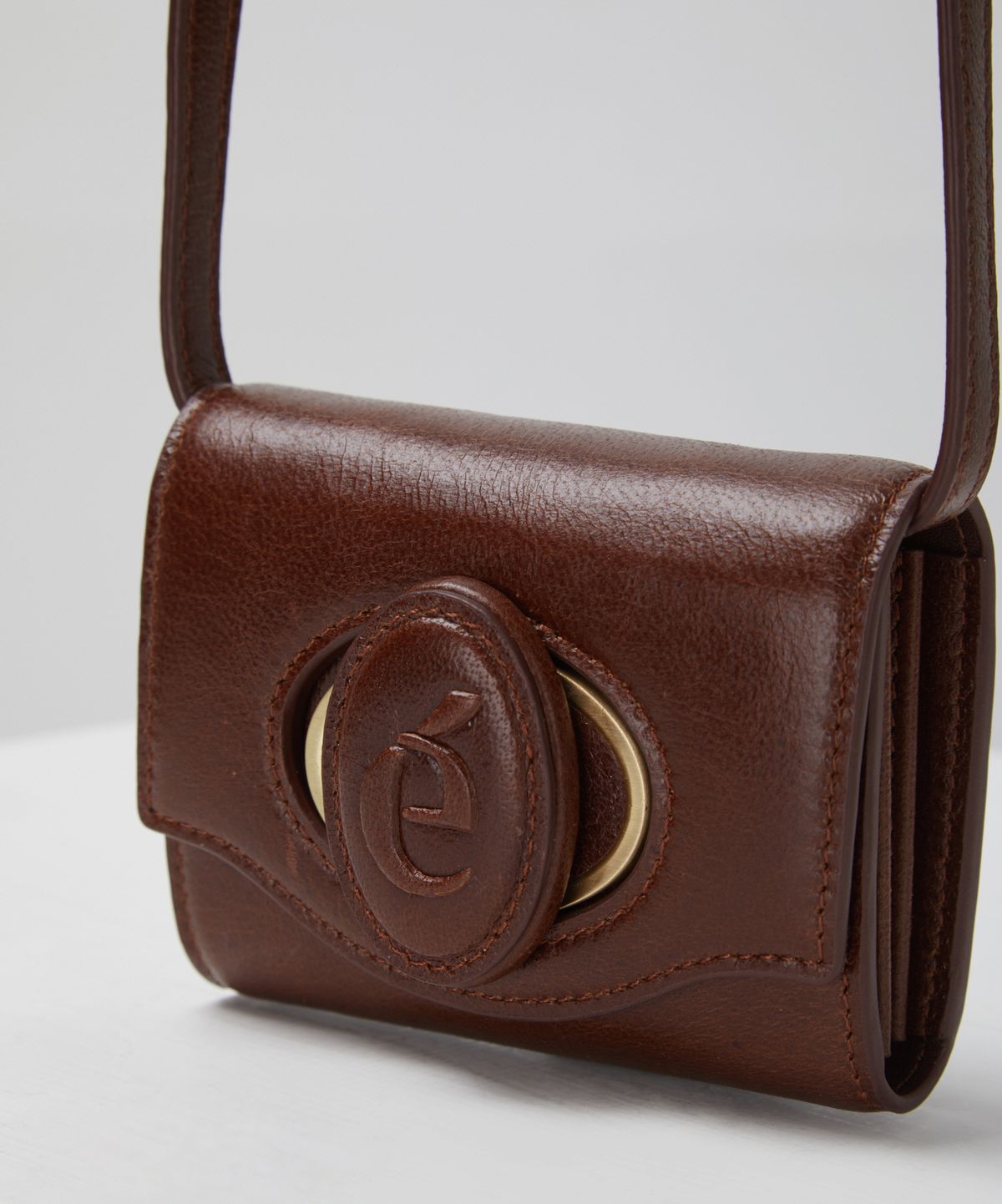 아카이브앱크(ARCHIVEPKE) Oval card bag(Vintage wood)_OVBRX25001WBR