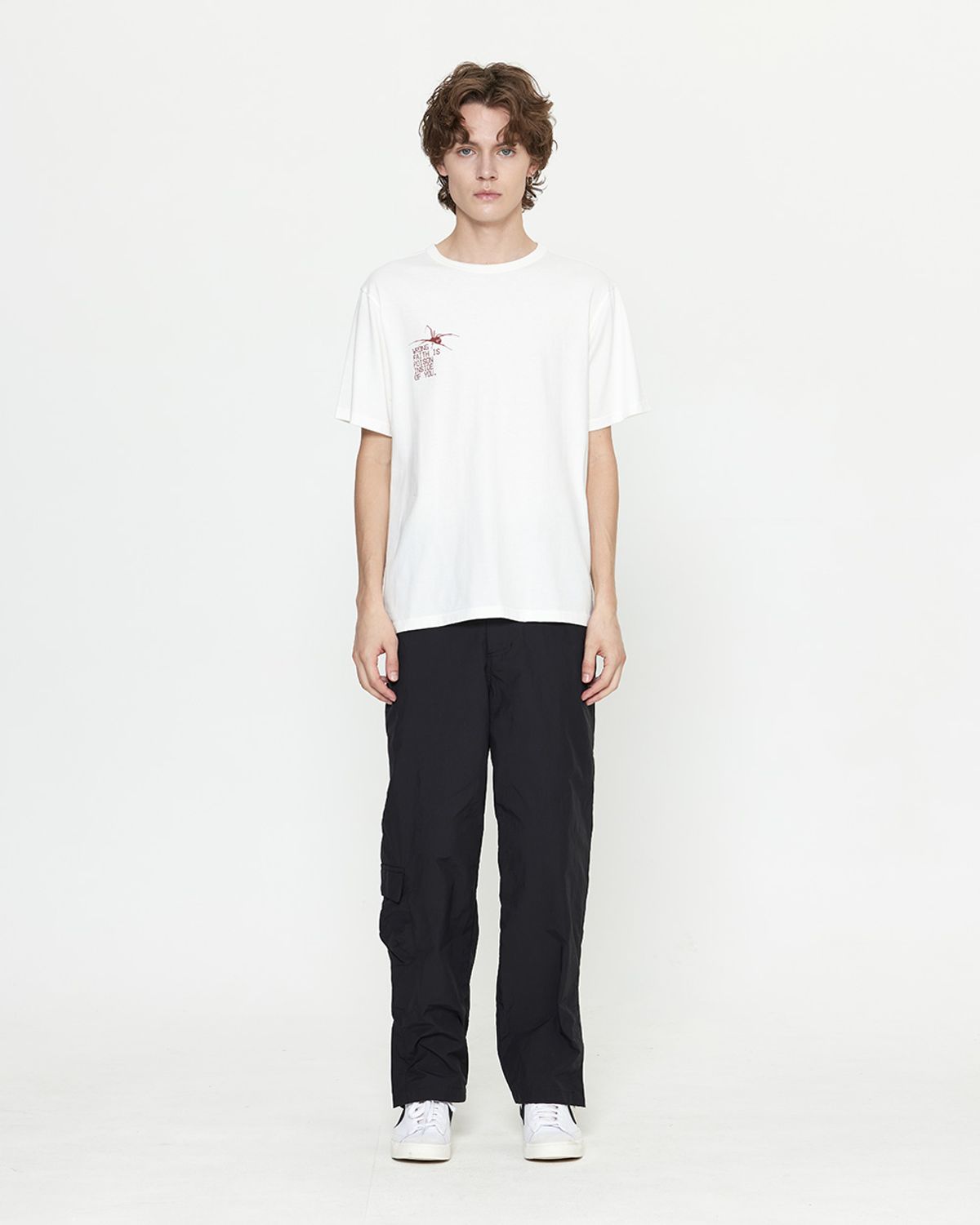 에디블렛(EDIBLET) PIOSON GRAPHIC 레귤러 핏 티셔츠 O/WHITE
