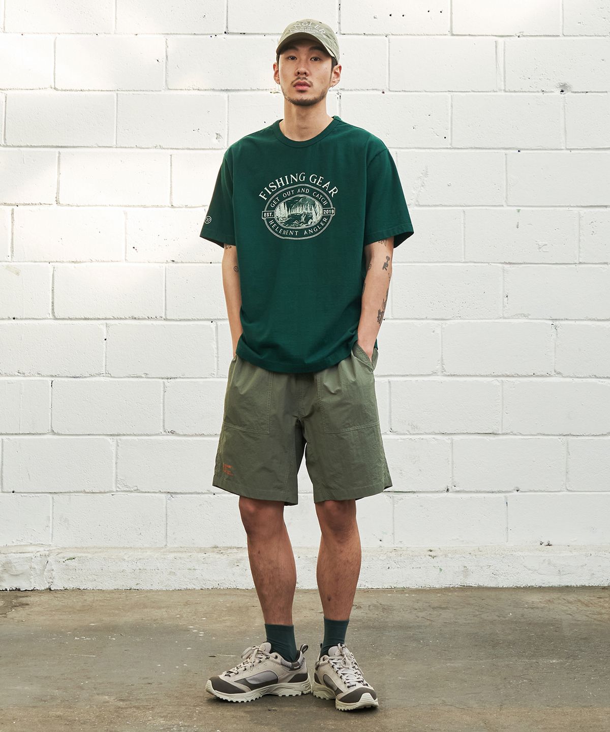 힐리먼트(HELEMENT) 앵글러 그래픽 반팔티 (GREEN)