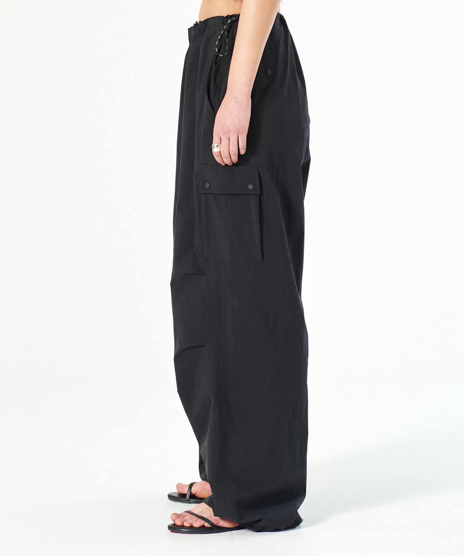【DIAGONAL】WAIST STOPPER CARGO PANTS MUSINSA公式 | DIAGONAL WAIST STOPPER CARGO PANTS (black)