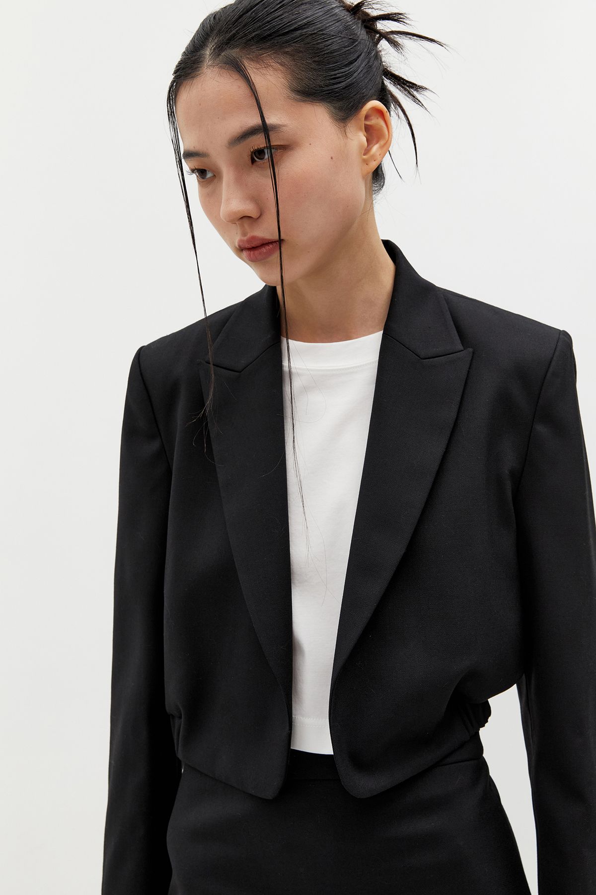 블랑드누아(BLANC de NOIRS) 크롭 밴딩 울 블레이저 (블랙)