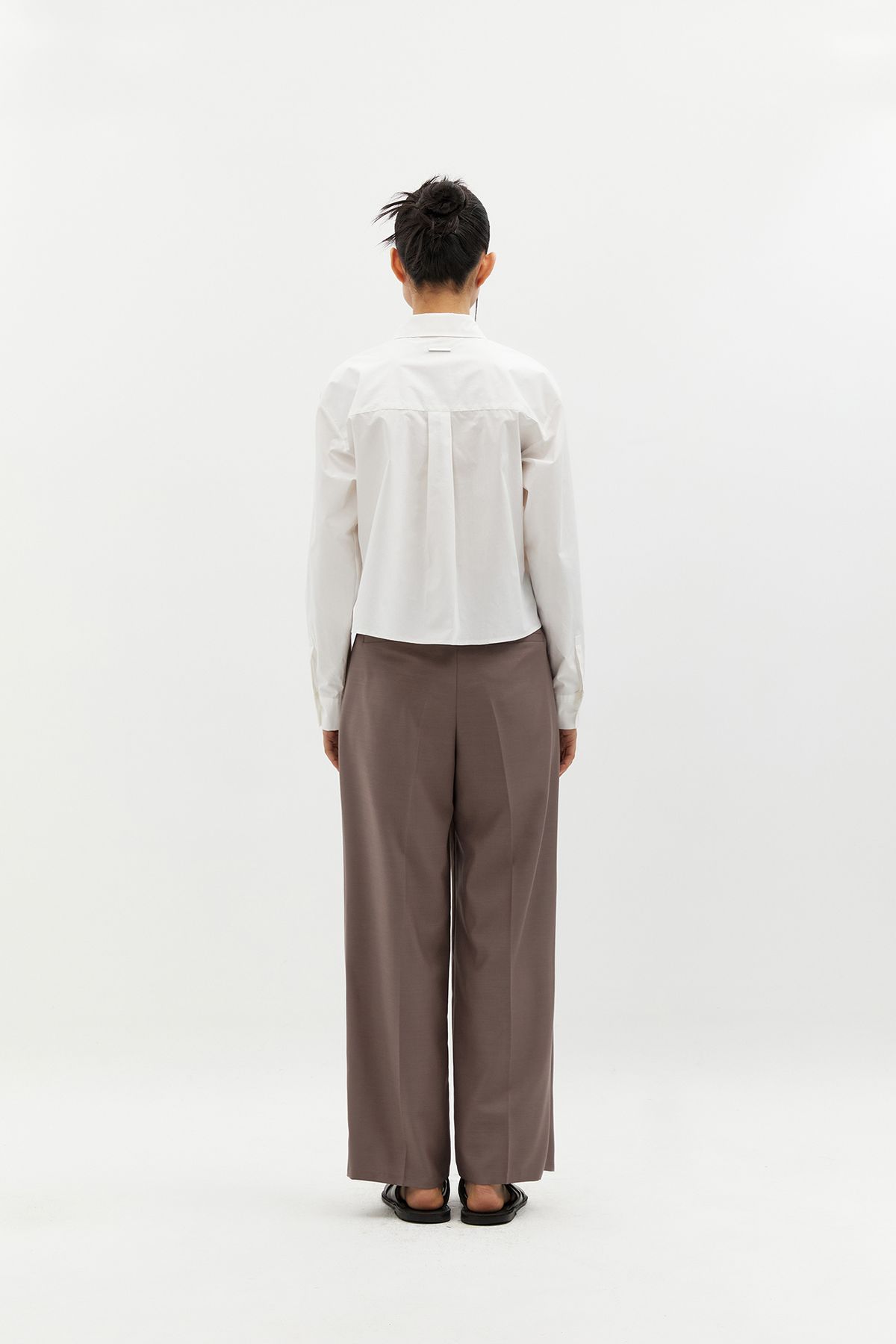블랑드누아(BLANC de NOIRS) 세미오버핏 크롭 코튼 셔츠 (화이트)