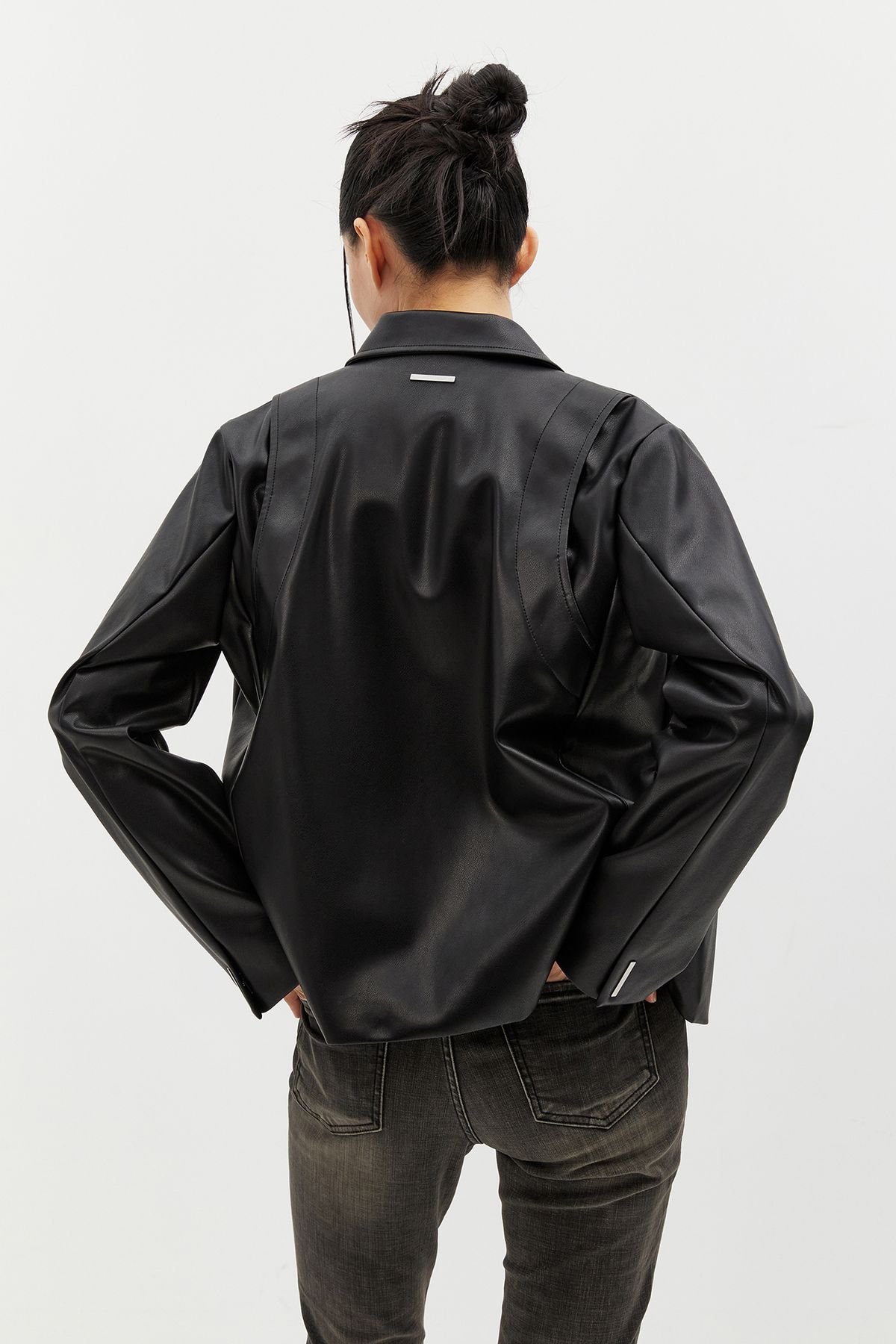 블랑드누아(BLANC de NOIRS) 미니멀 비건 레더 자켓 (블랙)