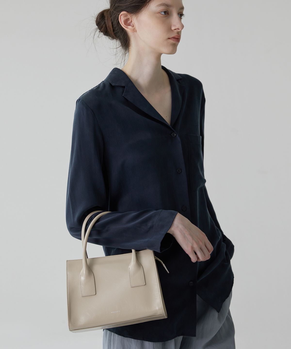 앤오즈(ANODDS) LOTA square leather tote bag 2 color