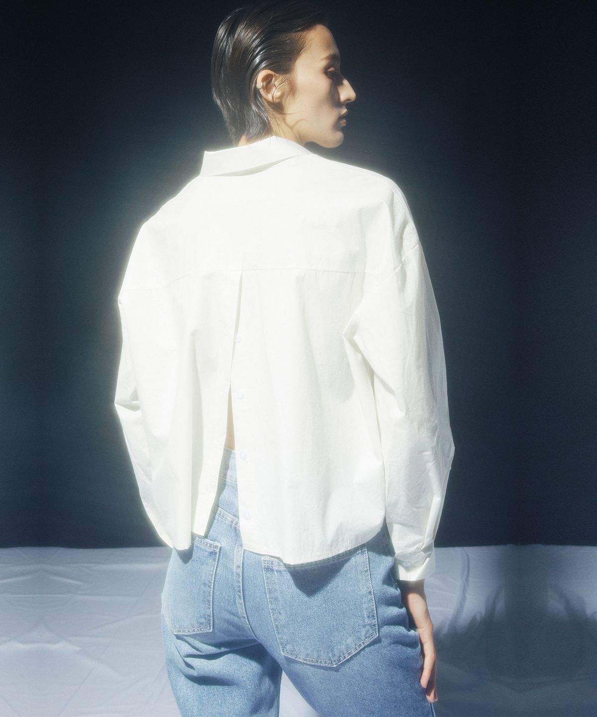 킴도(KIMDOH) BACK SLIT CROPPED SHIRT IVORY