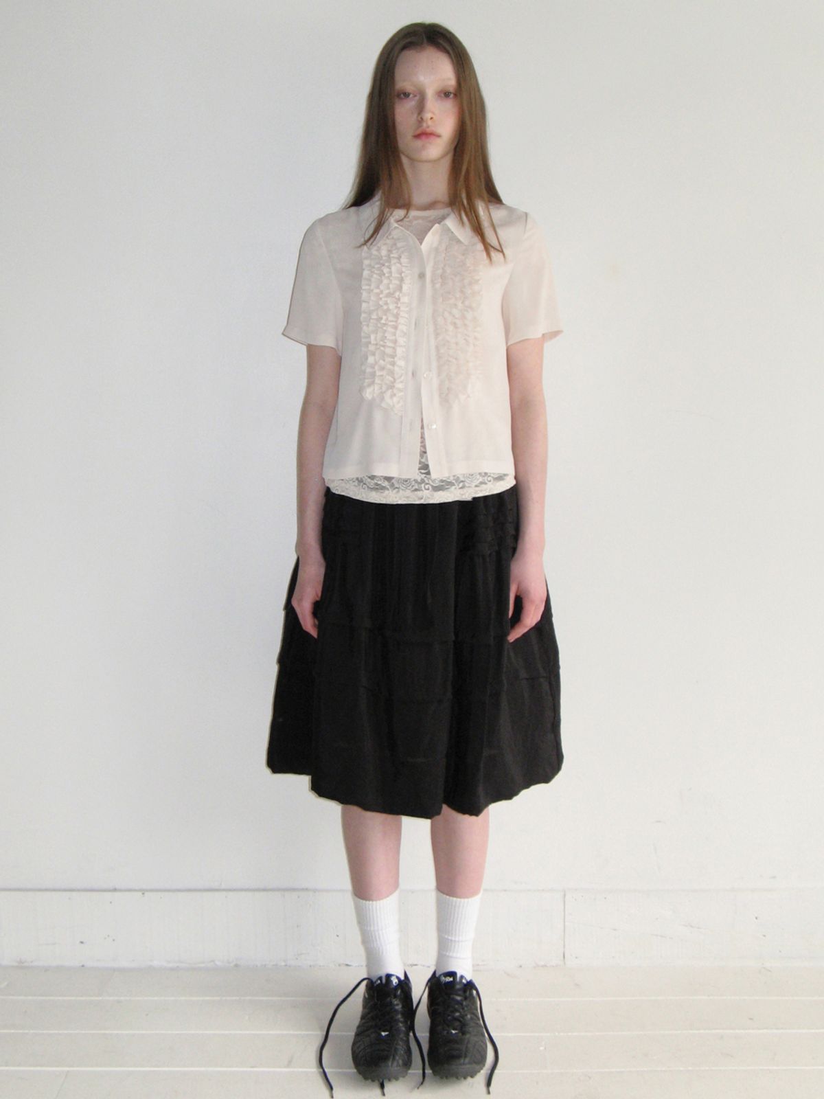 시눈(SINOON) FRILL HALF BLOUSE (YOUNG BEIGE)
