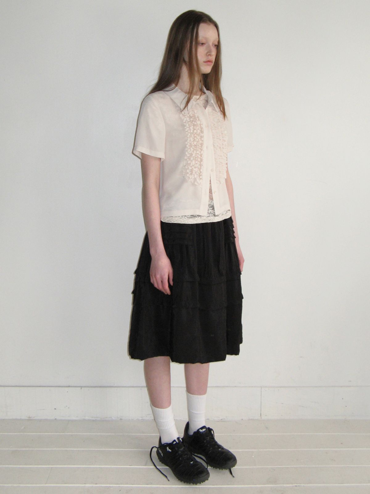 시눈(SINOON) FRILL HALF BLOUSE (YOUNG BEIGE)