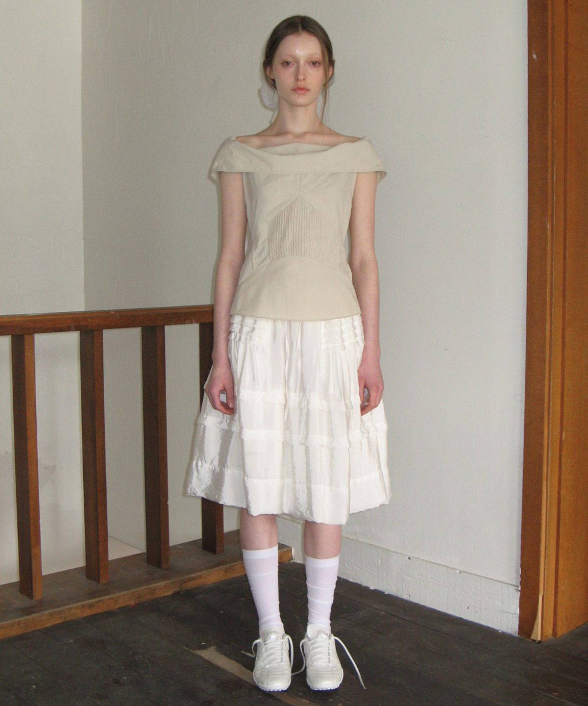 시눈(SINOON) OFF-SHOULDER PINTUCK BLOUSE (LIGHT BEIGE)