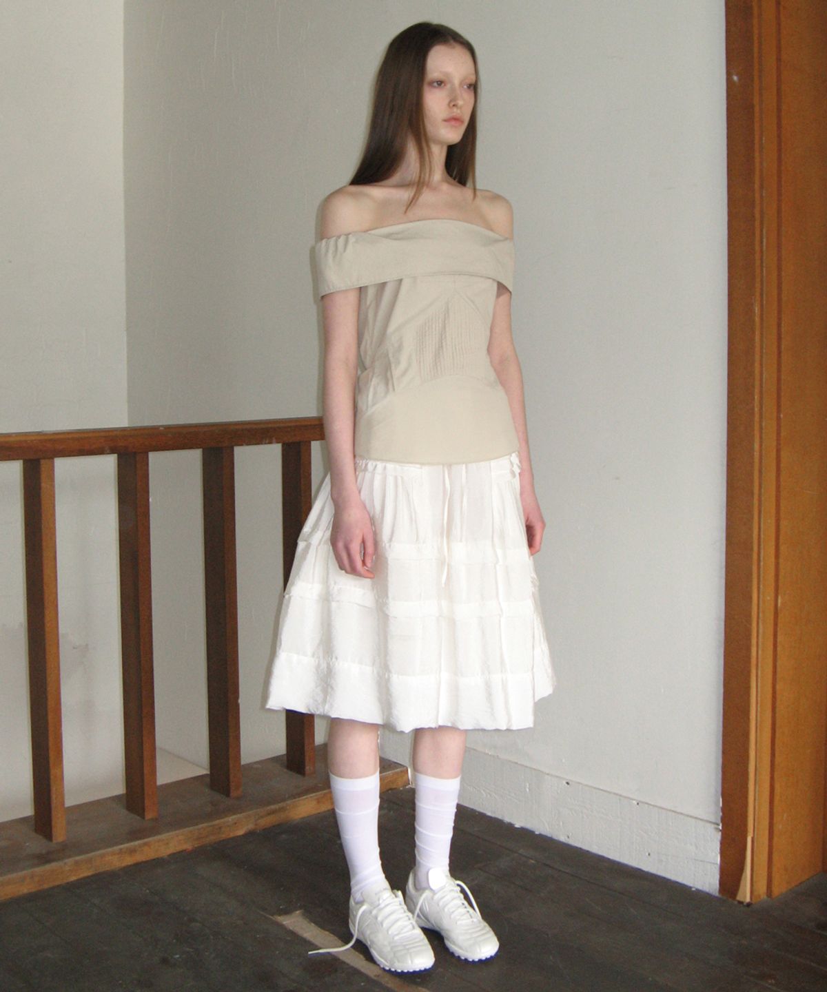 시눈(SINOON) OFF-SHOULDER PINTUCK BLOUSE (LIGHT BEIGE)