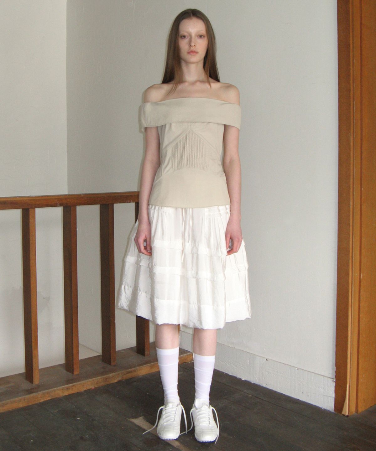시눈(SINOON) OFF-SHOULDER PINTUCK BLOUSE (LIGHT BEIGE)