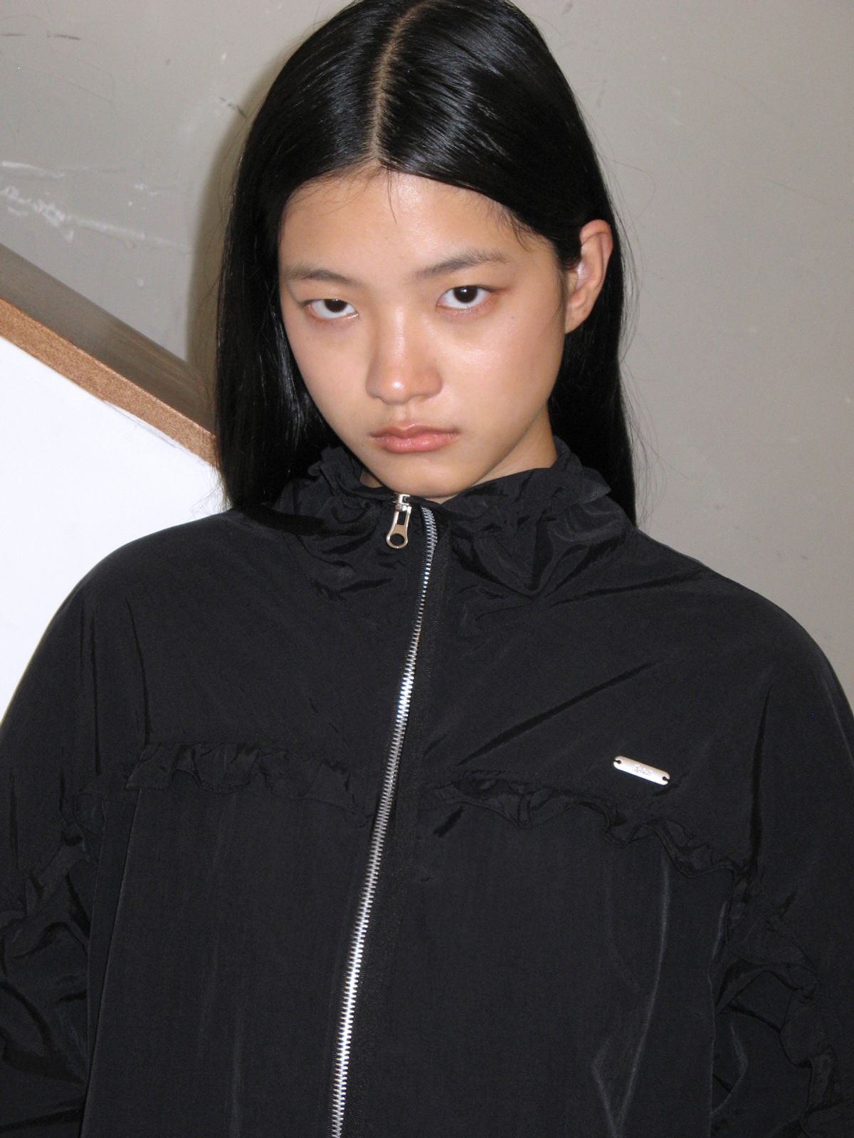 시눈(SINOON) CIRCLE LINE FRILL WINDBREAKER (BLACK)