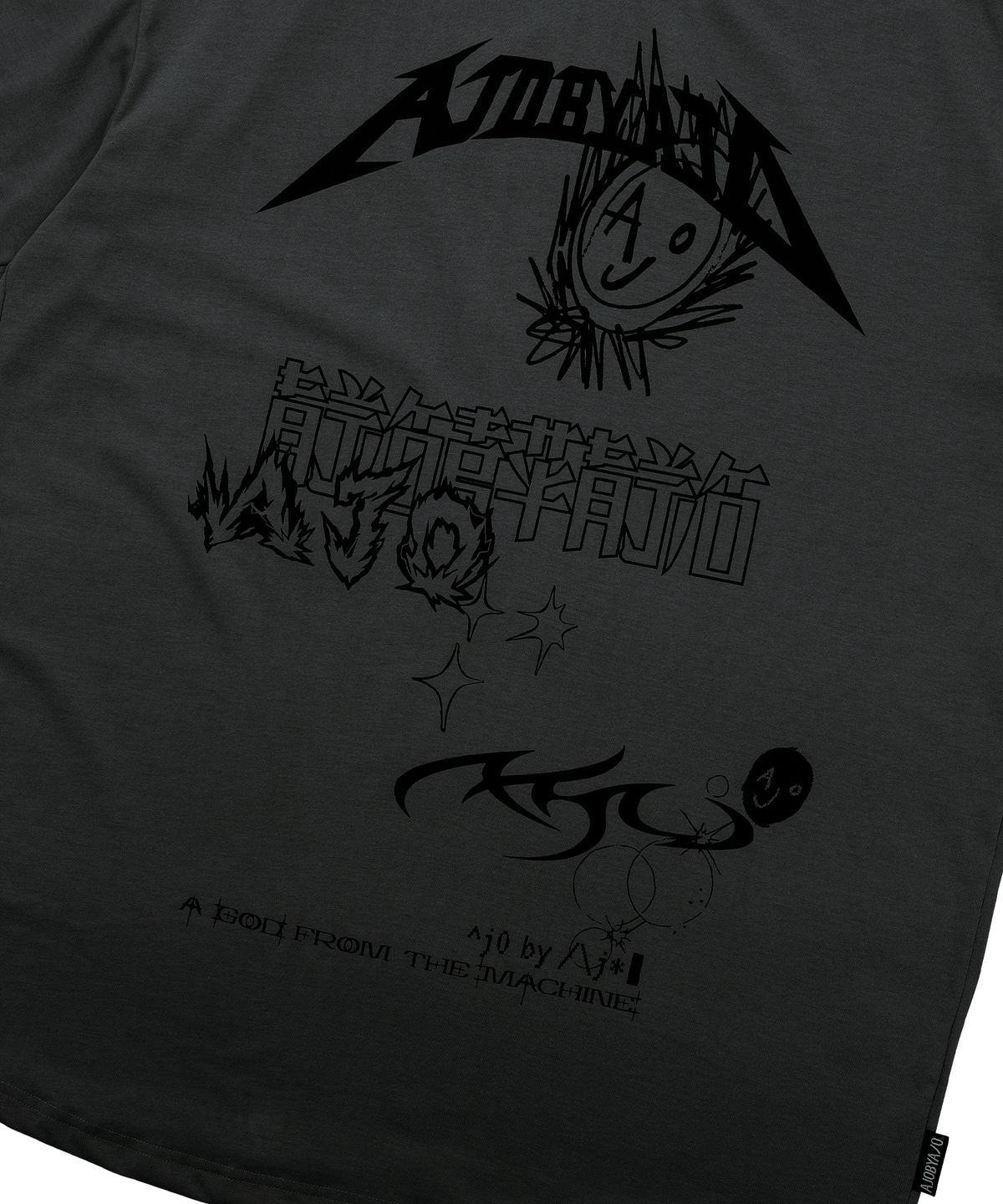 아조바이아조(AJOBYAJO) [PBA] AJO Collage T-Shirt [CHARCOAL]
