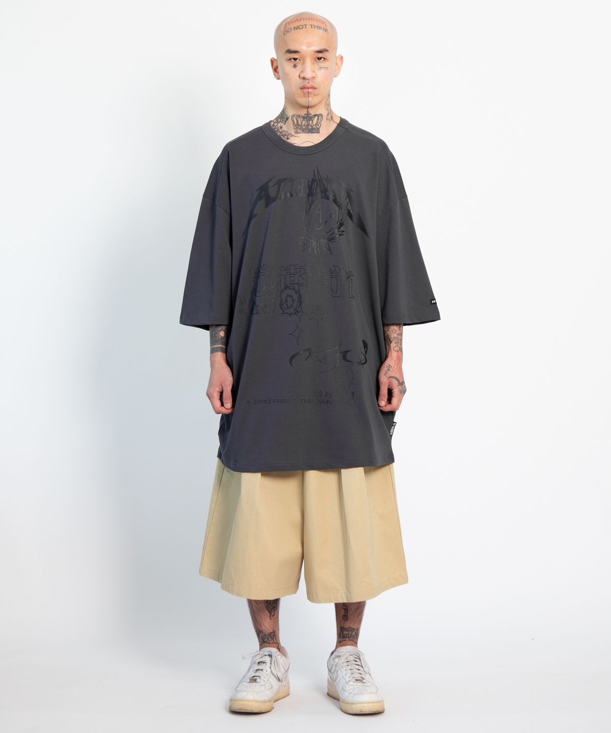 아조바이아조(AJOBYAJO) [PBA] AJO Collage T-Shirt [CHARCOAL]