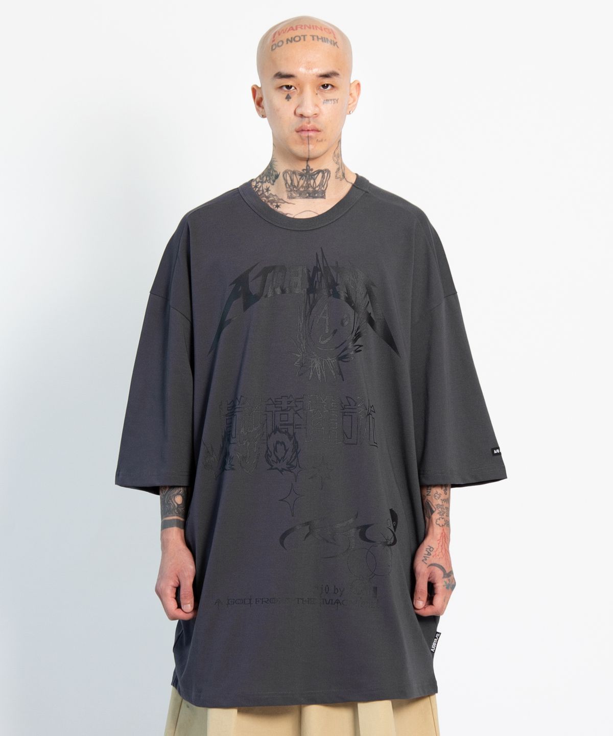 아조바이아조(AJOBYAJO) [PBA] AJO Collage T-Shirt [CHARCOAL]