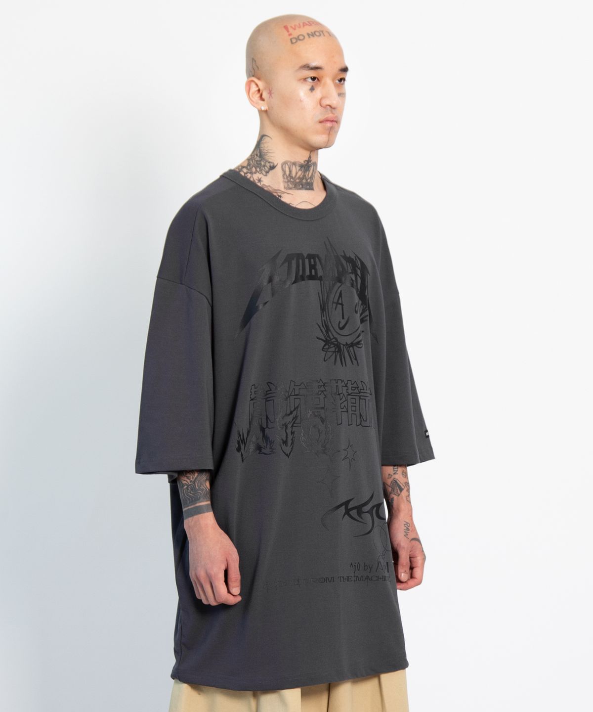 아조바이아조(AJOBYAJO) [PBA] AJO Collage T-Shirt [CHARCOAL]