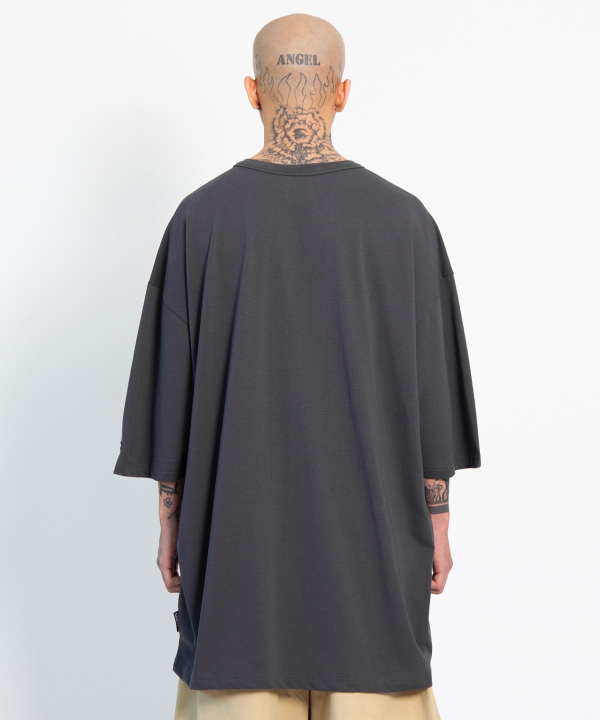 아조바이아조(AJOBYAJO) [PBA] AJO Collage T-Shirt [CHARCOAL]