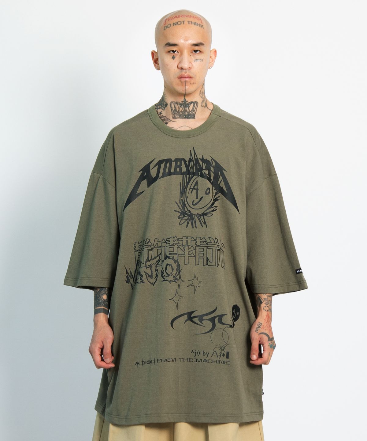 아조바이아조(AJOBYAJO) [PBA] AJO Collage T-Shirt [KHAKI]