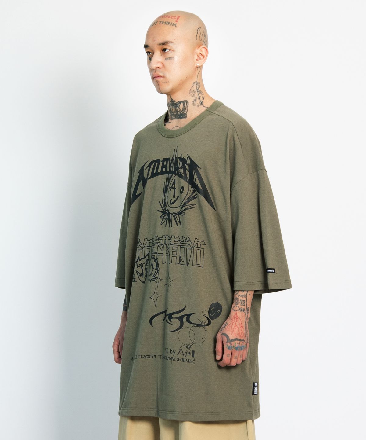 아조바이아조(AJOBYAJO) [PBA] AJO Collage T-Shirt [KHAKI]