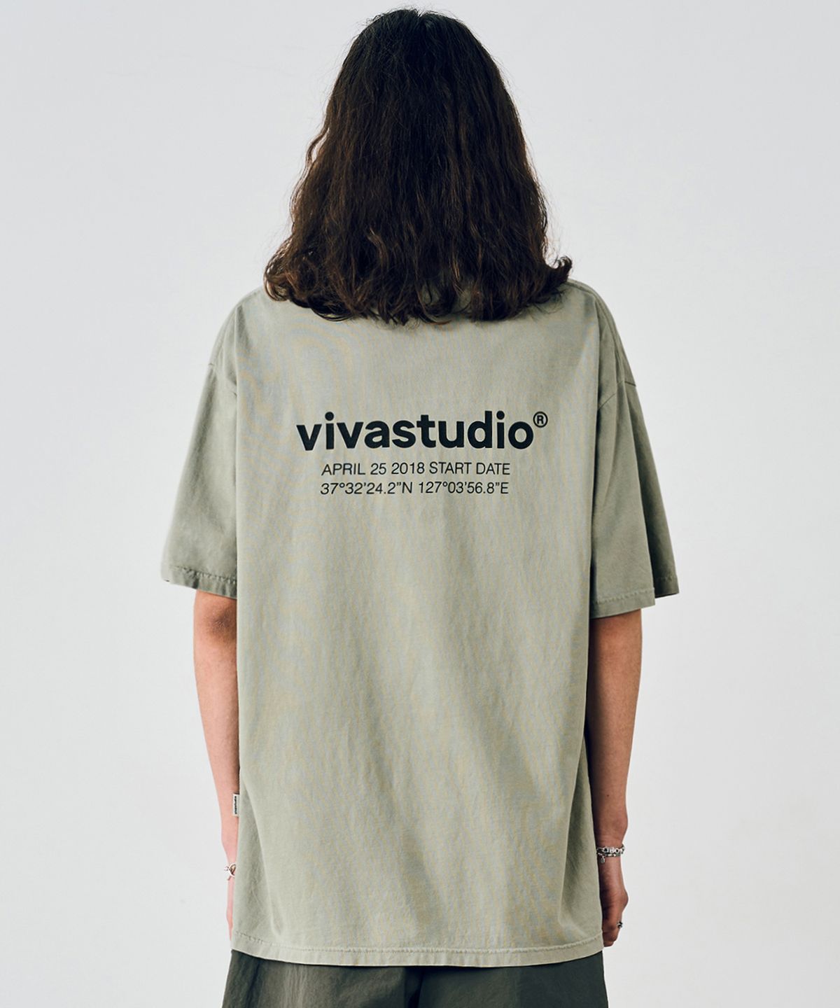 비바스튜디오(VIVASTUDIO) LOCATION SHORT SLEEVE [DYED KHAKI]