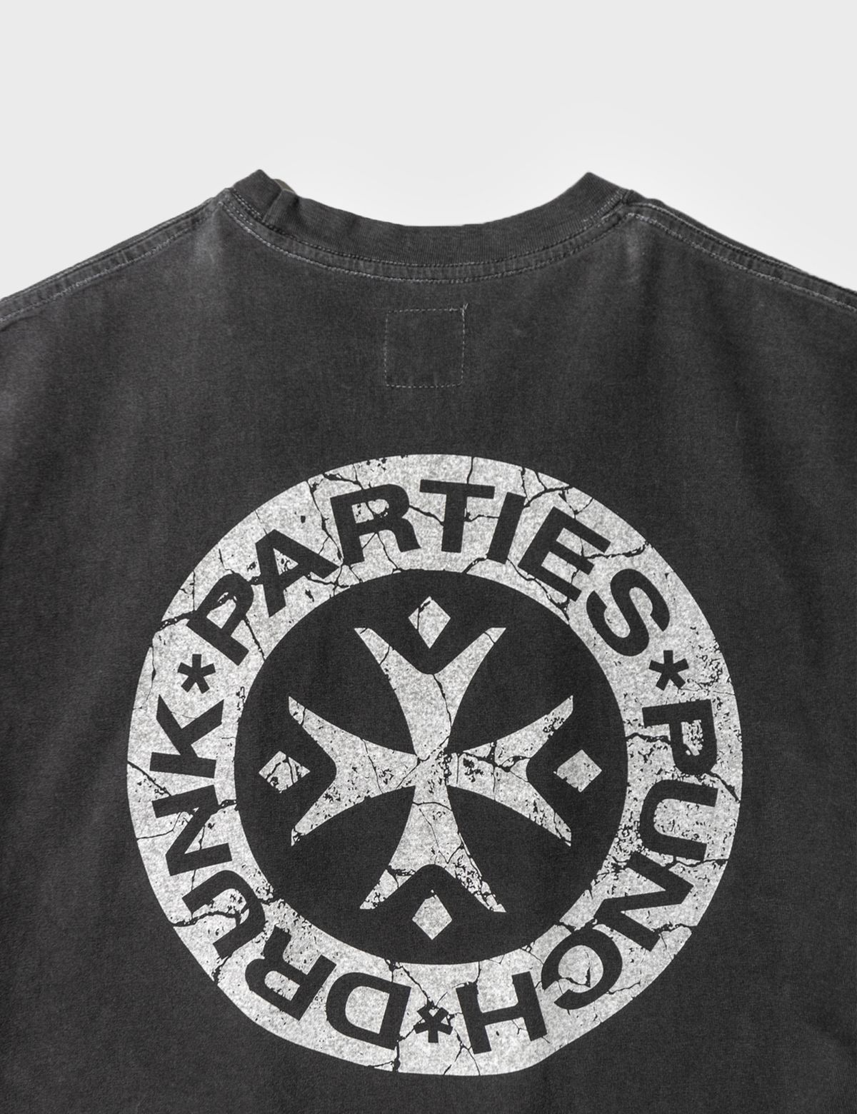 펀치드렁크파티즈(PUNCH DRUNK PARTIES) Hurt Logo Garment Dyed Tee (CHARCOAL)