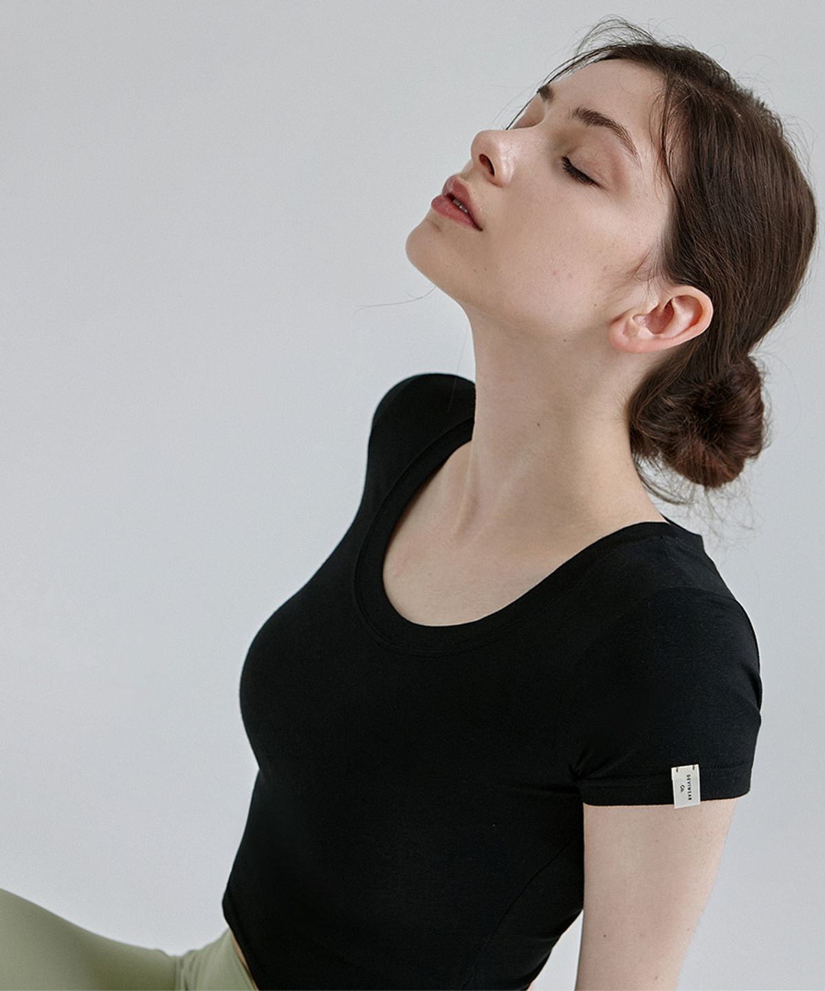 데비웨어(DEVIWEAR) 러블 슬릿 크롭 반팔티 DEVI-T0091-블랙
