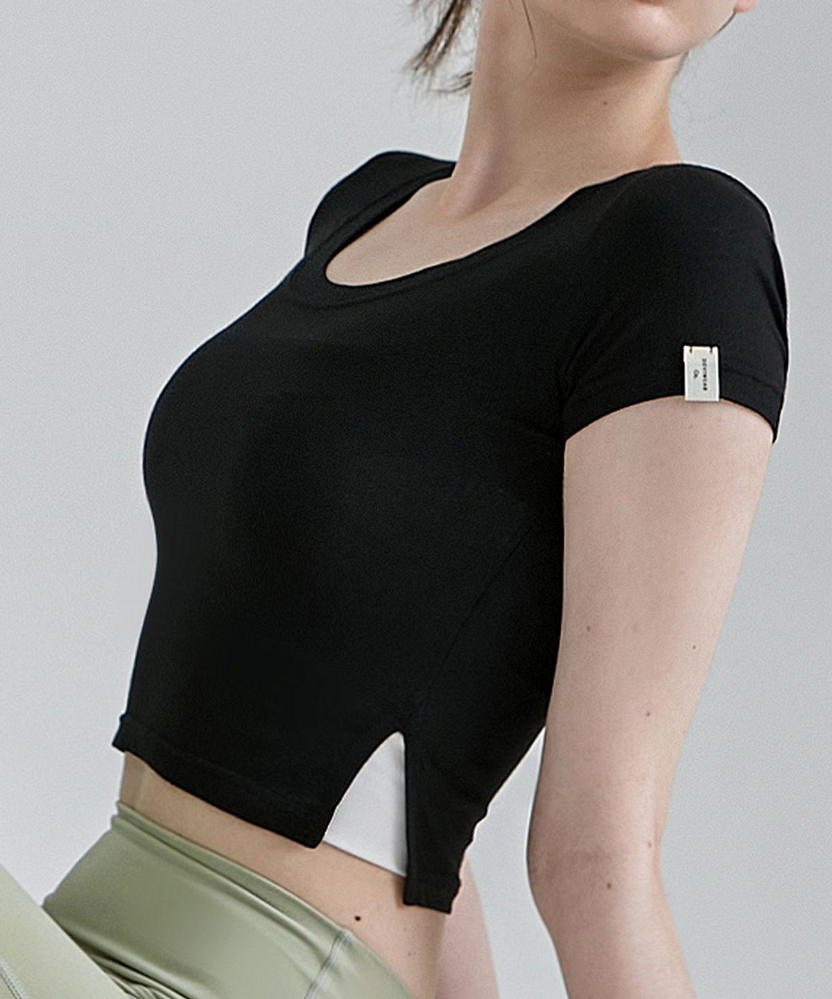 데비웨어(DEVIWEAR) 러블 슬릿 크롭 반팔티 DEVI-T0091-블랙