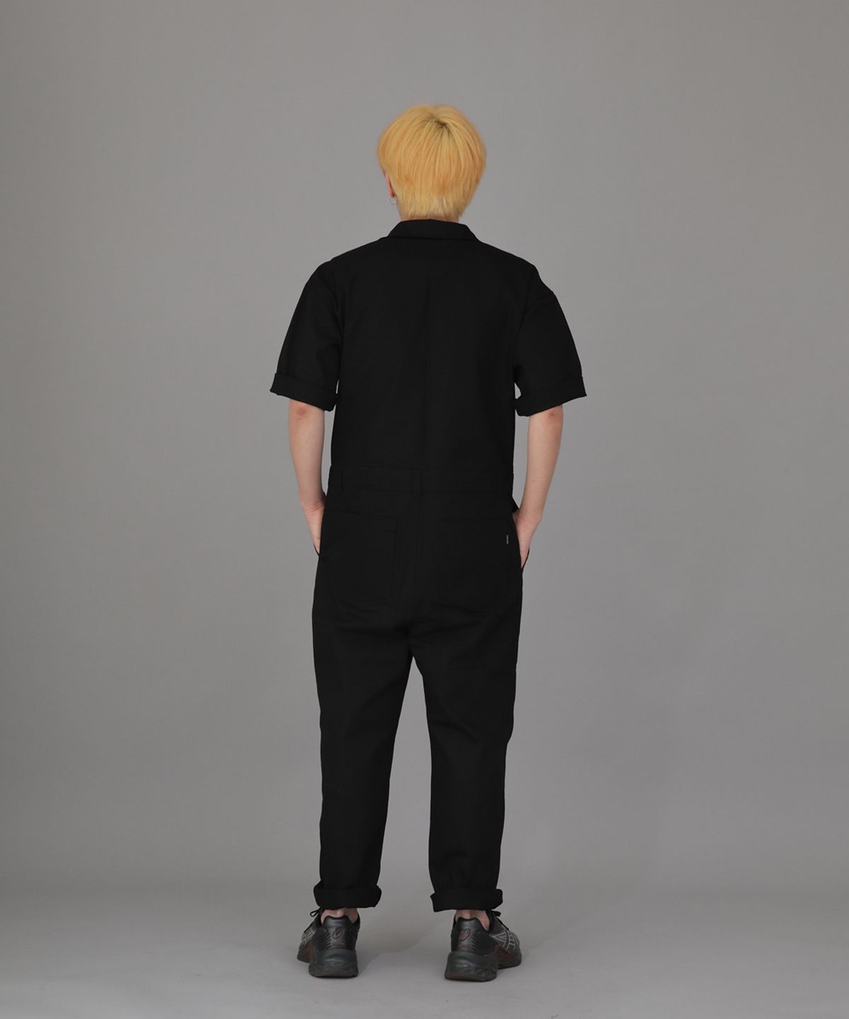 세인트크루(SAINTCREW) 센터버튼앤집업 테이퍼드 반팔점프슈트 CBZ-513 블랙