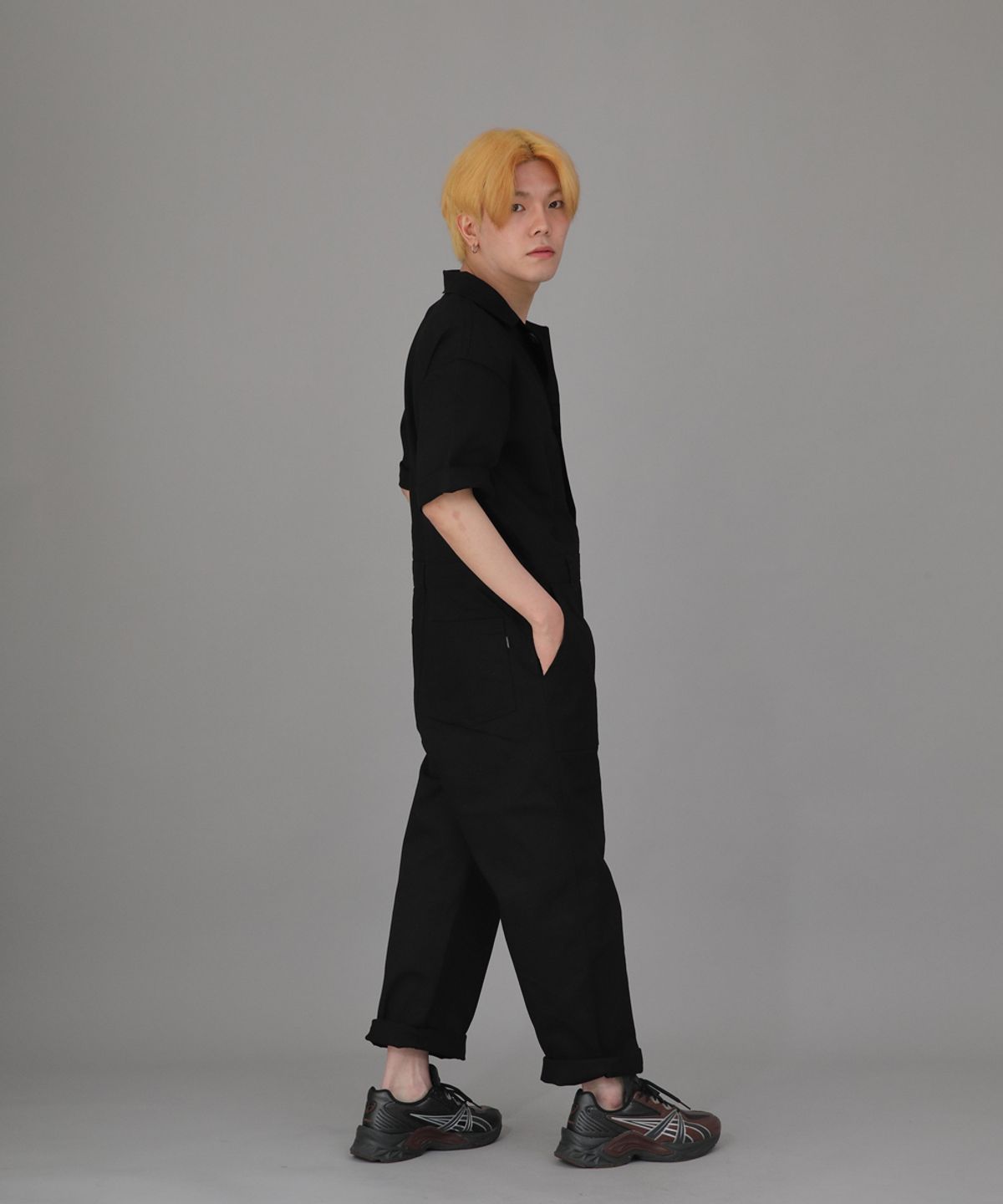 세인트크루(SAINTCREW) 센터버튼앤집업 테이퍼드 반팔점프슈트 CBZ-513 블랙