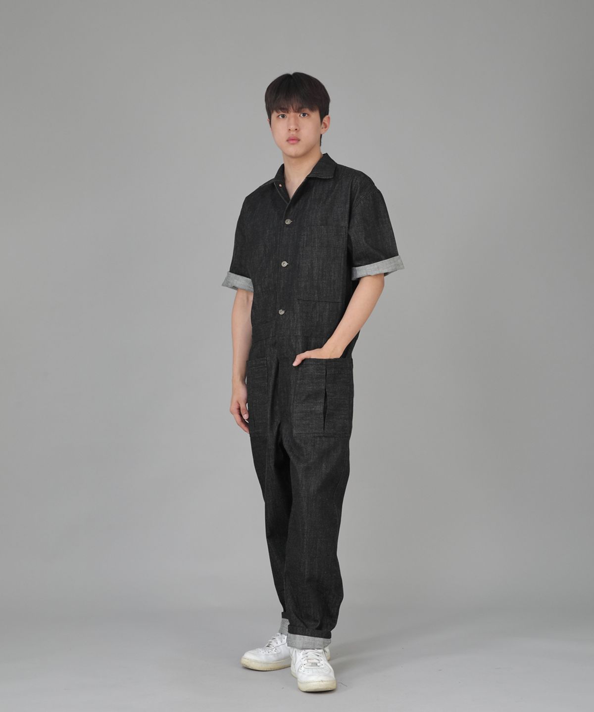 세인트크루(SAINTCREW) 오버라운드 테이퍼드 반팔 카고 점프슈트 OT-502CS 데님 블랙