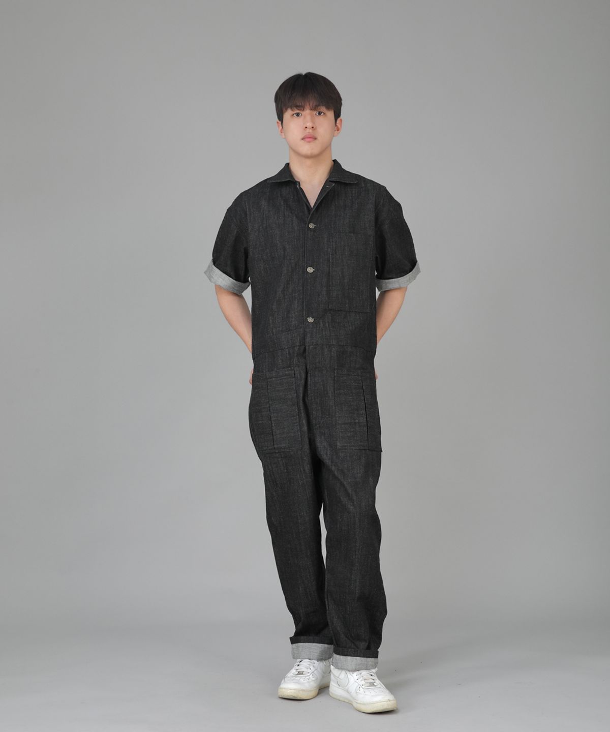 세인트크루(SAINTCREW) 오버라운드 테이퍼드 반팔 카고 점프슈트 OT-502CS 데님 블랙
