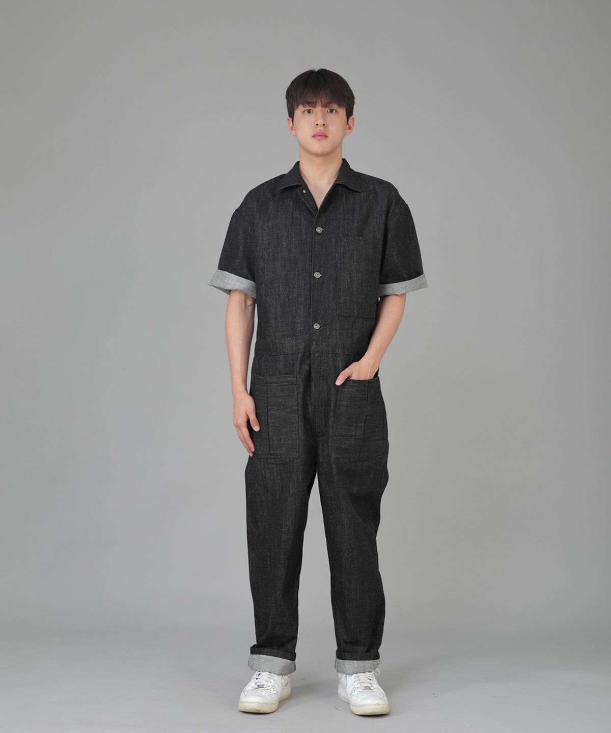 세인트크루(SAINTCREW) 오버라운드 테이퍼드 반팔 카고 점프슈트 OT-502CS 데님 블랙