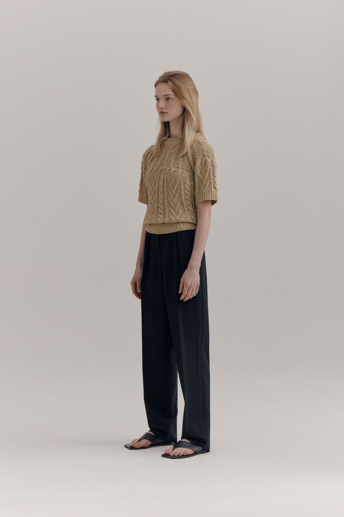 노우드(NOEUD) Slim pintuck slacks (Navy)