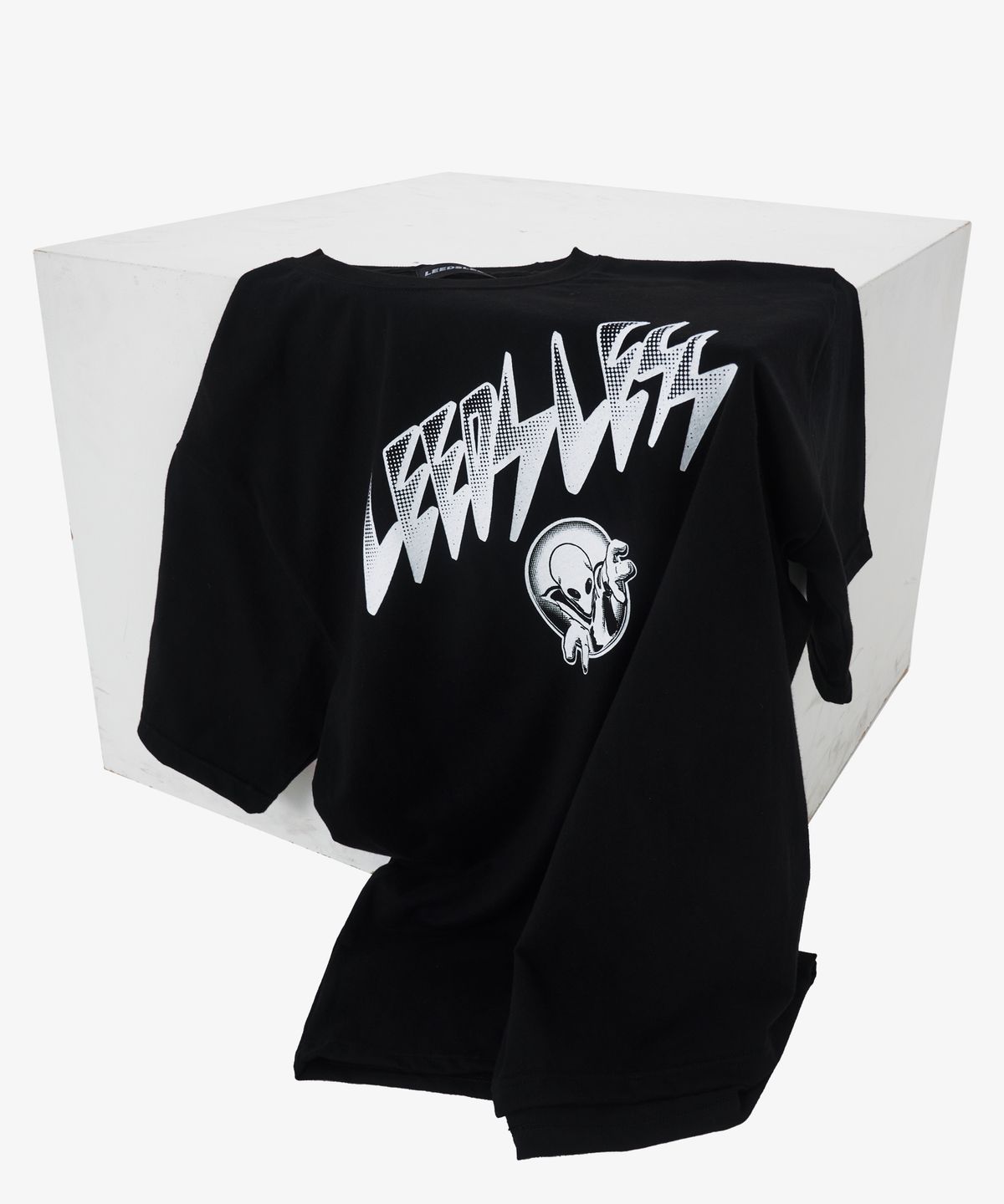 리즈리스(LEEDSLESS) leedsless invasion T-shirt 리즈리스 인베이전 티셔츠 [black]